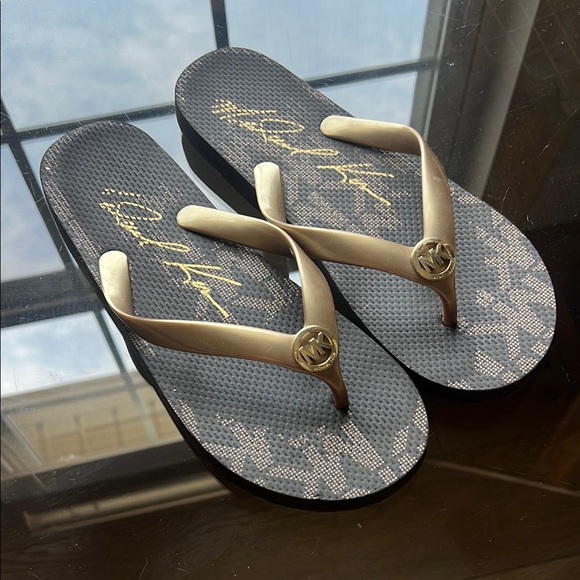 Michael Kors Gold and Black Flip Flops - Picture 1 of 4